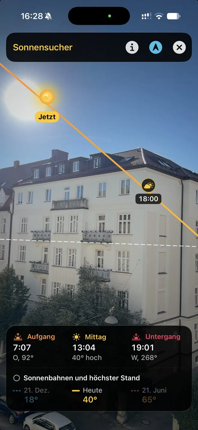 Sonnensucher: Bahn der Sonne über einer Hausfassade, Sonnenuntergang um 19:01 Uhr